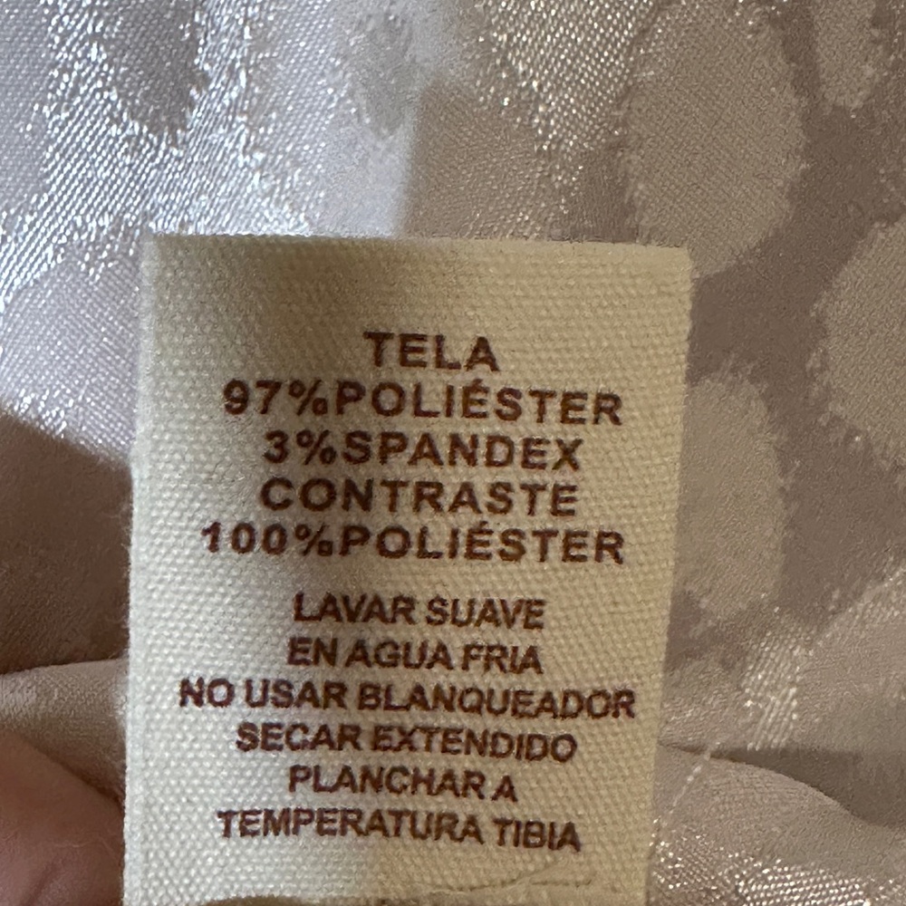 NWT Hem & Thread top. - Picture 7 of 7